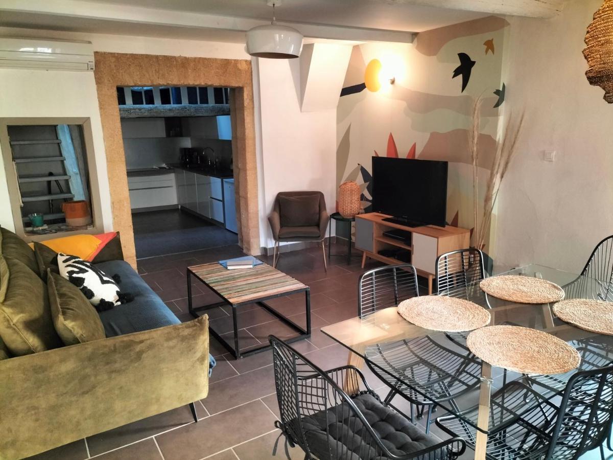 Holiday home Maison De Village Familiale Pont Du Gard, Toit Terrasse, Barbecue, Fibre *