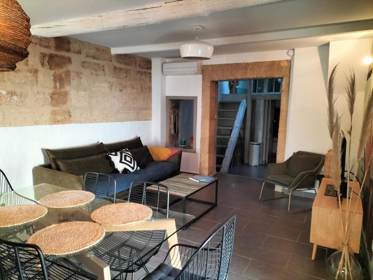 Maison De Village Familiale Pont Du Gard, Toit Terrasse, Barbecue, Fibre Holiday home Vers Pont du Gard
