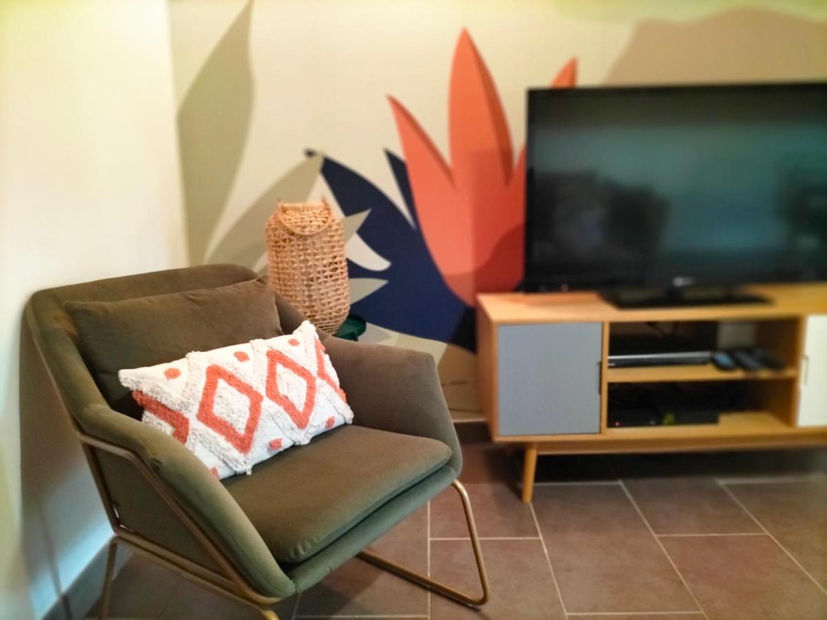 Holiday home Maison De Village Familiale Pont Du Gard, Toit Terrasse, Barbecue, Fibre